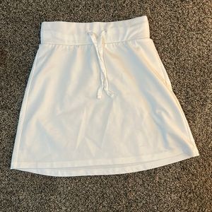 WHITE SKIRT